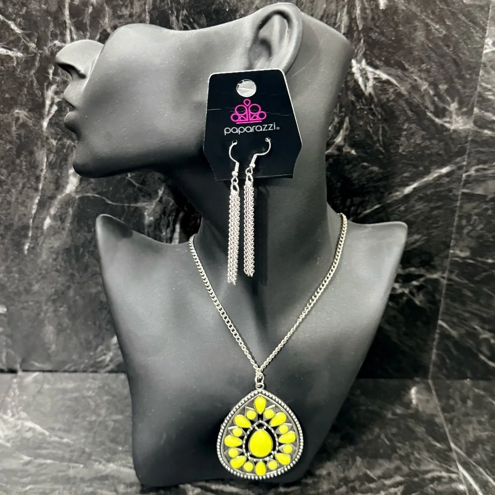PAPARAZZI Necklace and Earrings Set